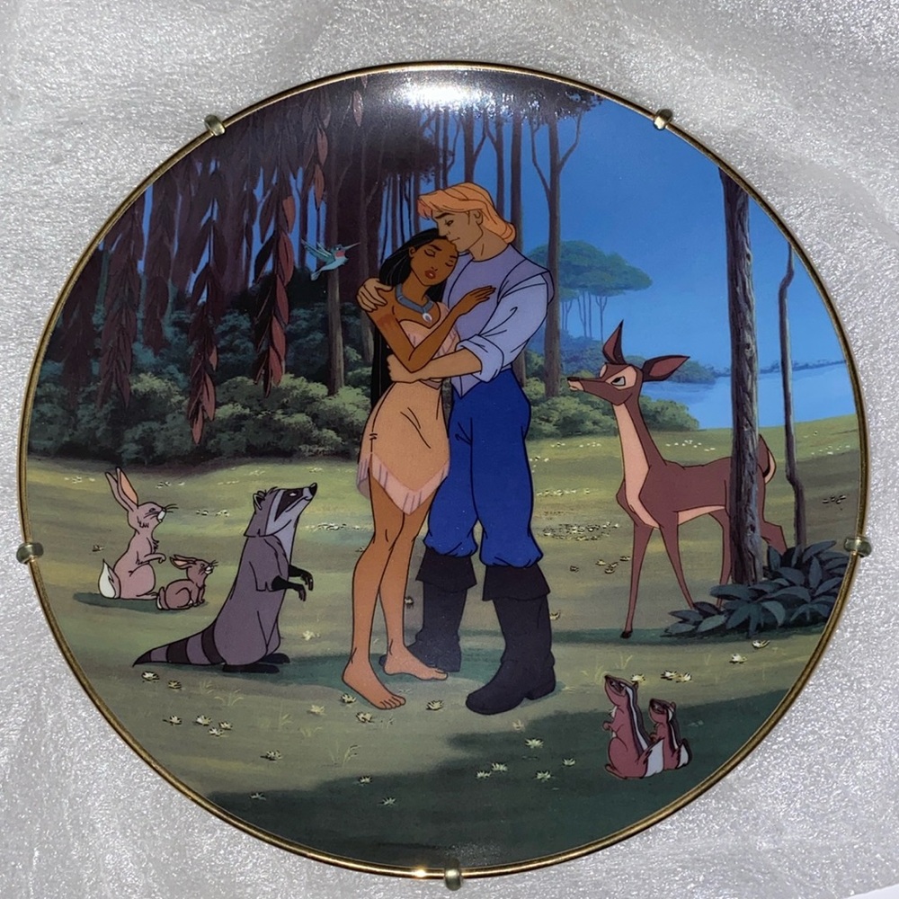 Disney Pocahontas. Loves Embrace Decorative Plate
